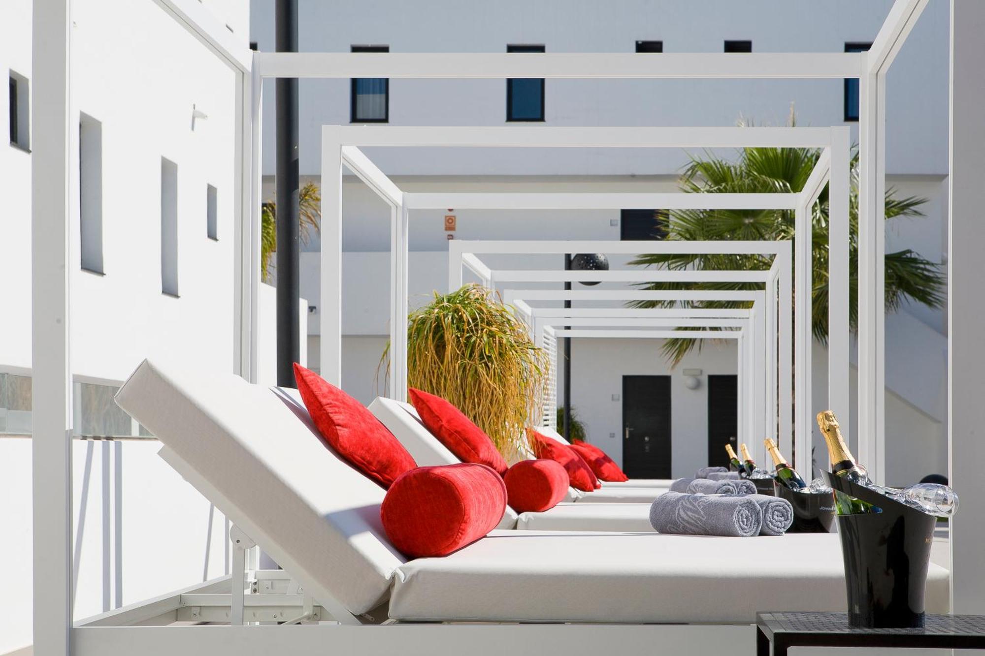 Migjorn Ibiza Suites & Spa Playa d'en Bossa Exterior foto